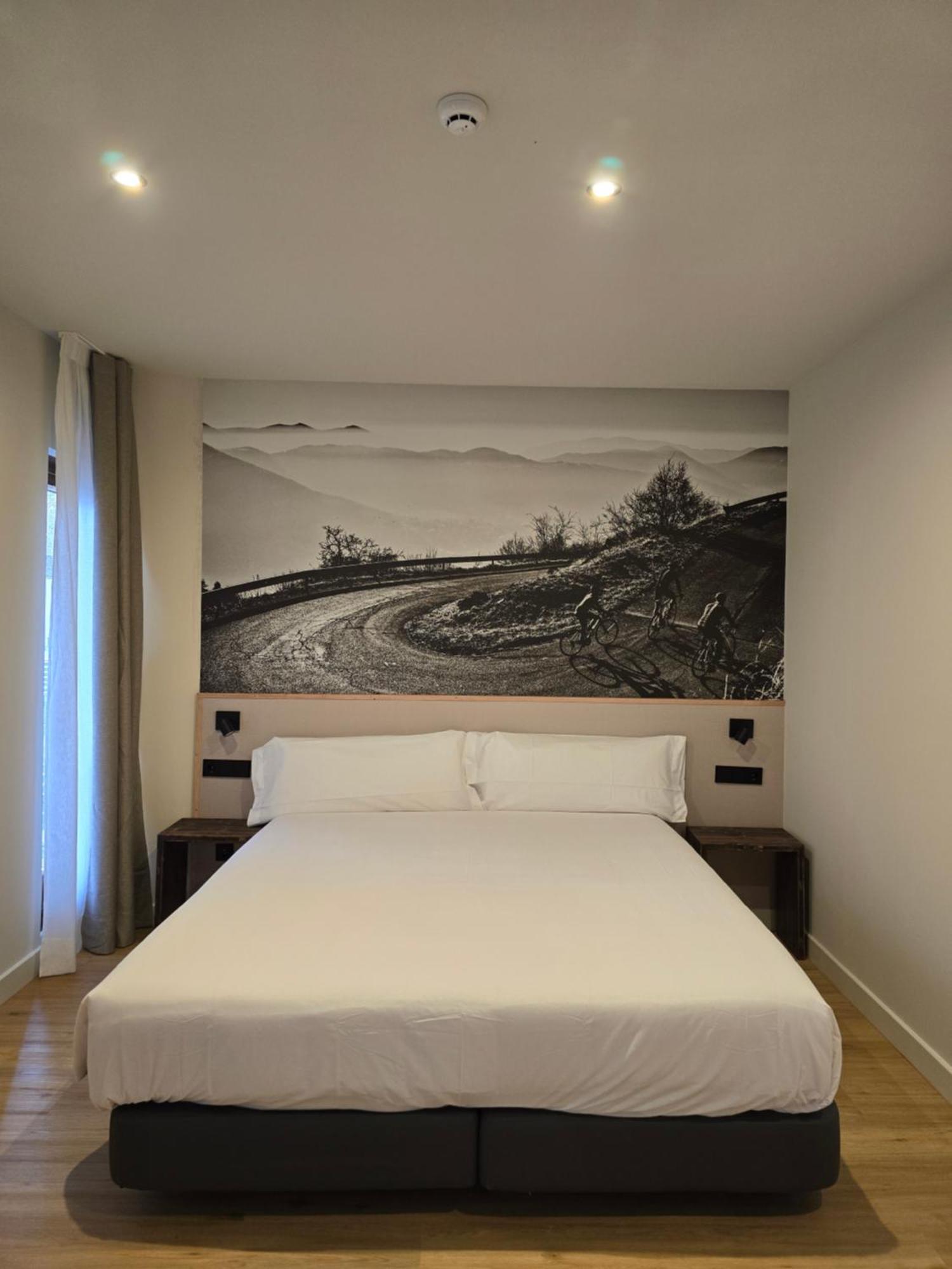 Hotel Llivia 3*